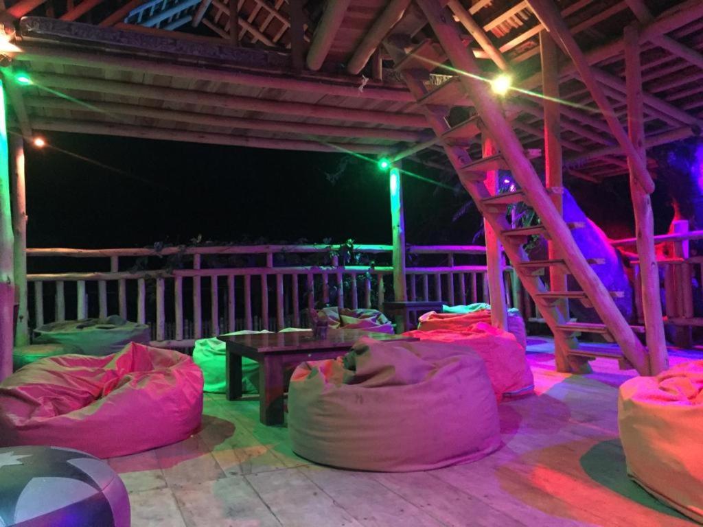 Tiki Bar Hostel エッラ エクステリア 写真